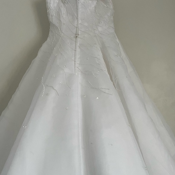 Sale‼️ White beaded wedding dress with veil and  tiara - Picture 8 of 14